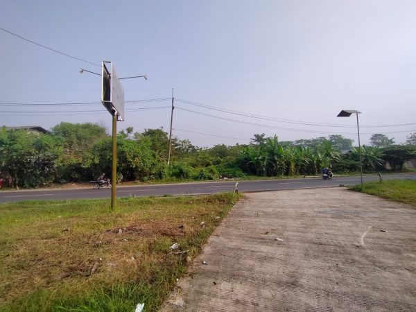 Tanah & Bangunan di Ciwaringin, Pinggir Jalan Nasional